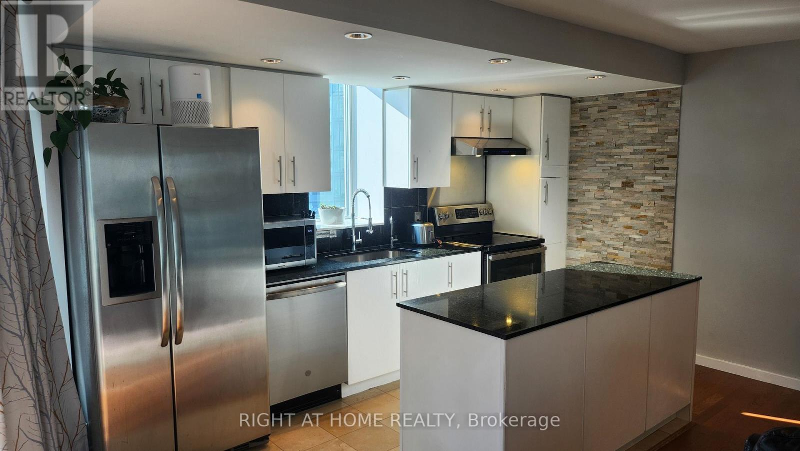 1912 - 8 York Street, Toronto, Ontario  M5J 2Y2 - Photo 11 - C12751628