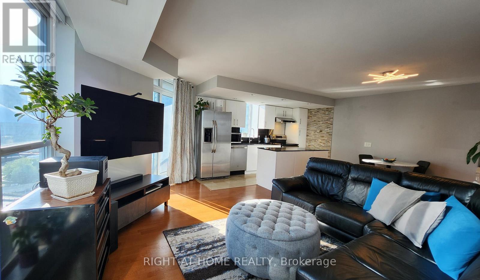 1912 - 8 York Street, Toronto, Ontario  M5J 2Y2 - Photo 8 - C12751628