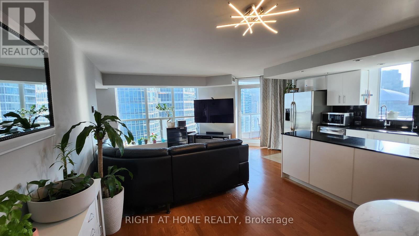 1912 - 8 York Street, Toronto, Ontario  M5J 2Y2 - Photo 9 - C12751628