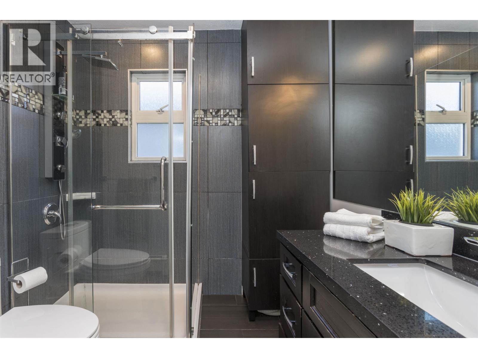 Listing Picture 14 of 32 : 1278 E 13TH AVENUE, Vancouver / 溫哥華 - 魯藝地產 Yvonne Lu Group - MLS Medallion Club Member