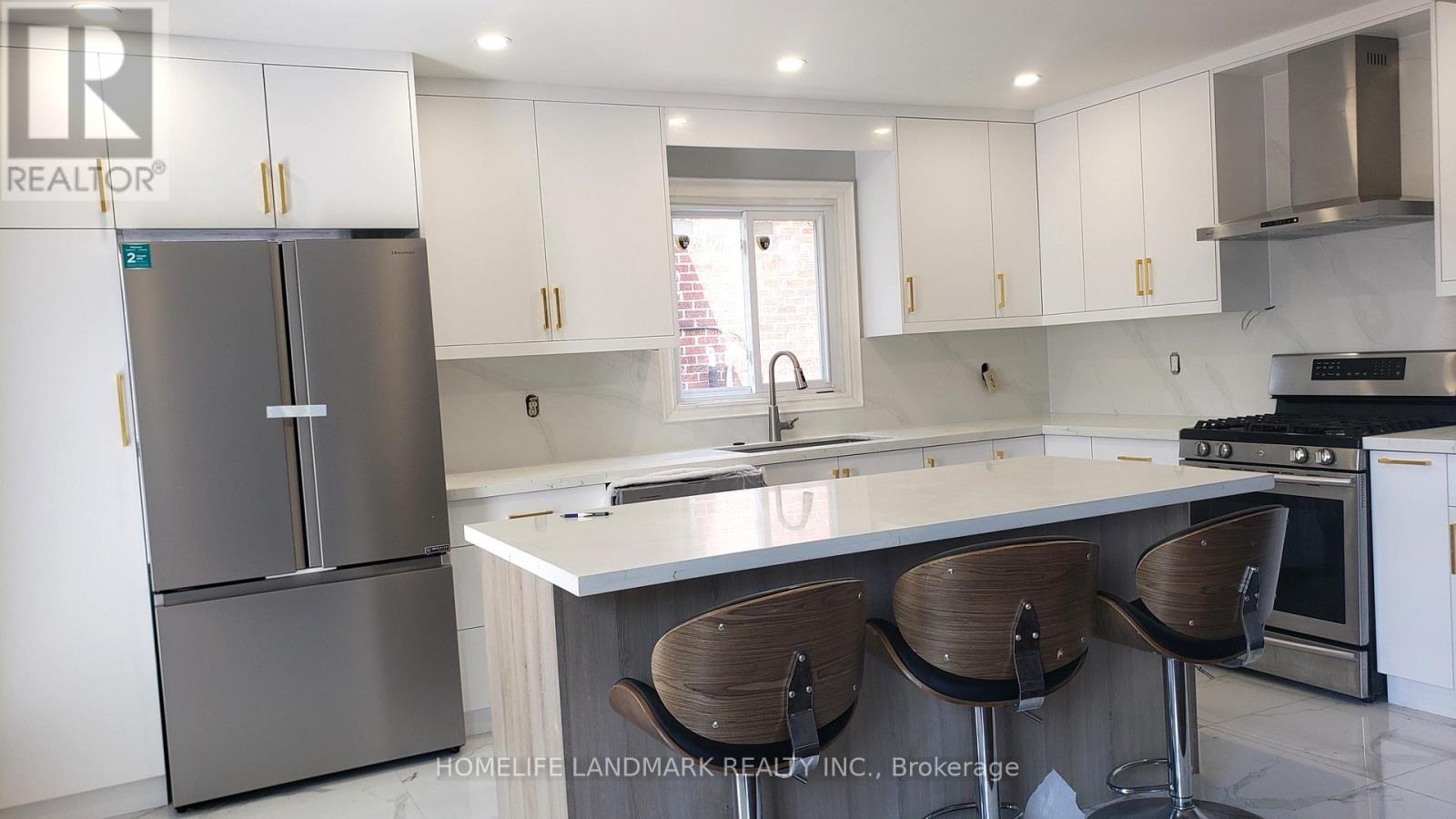 UPPER - 200 FORSYTH ROAD, Newmarket, Ontario