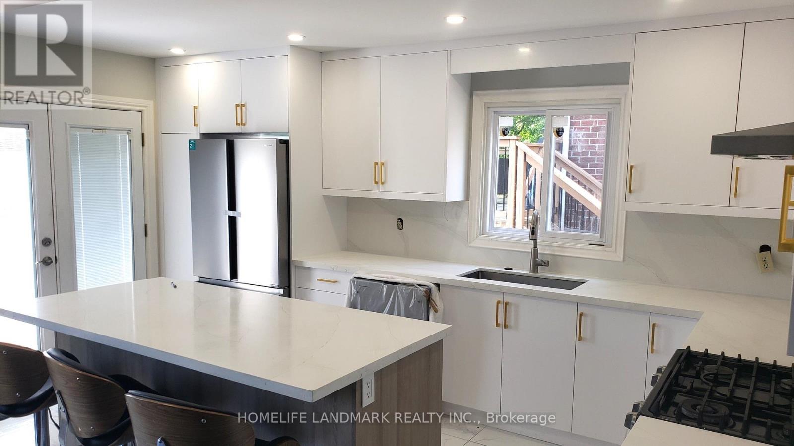 Upper - 200 Forsyth Road, Newmarket, Ontario  L3Y 7Y1 - Photo 2 - N12751602