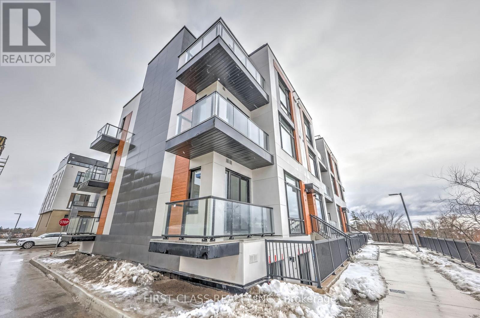 110 - 10 STECKLEY HOUSE LANE, Richmond Hill, Ontario