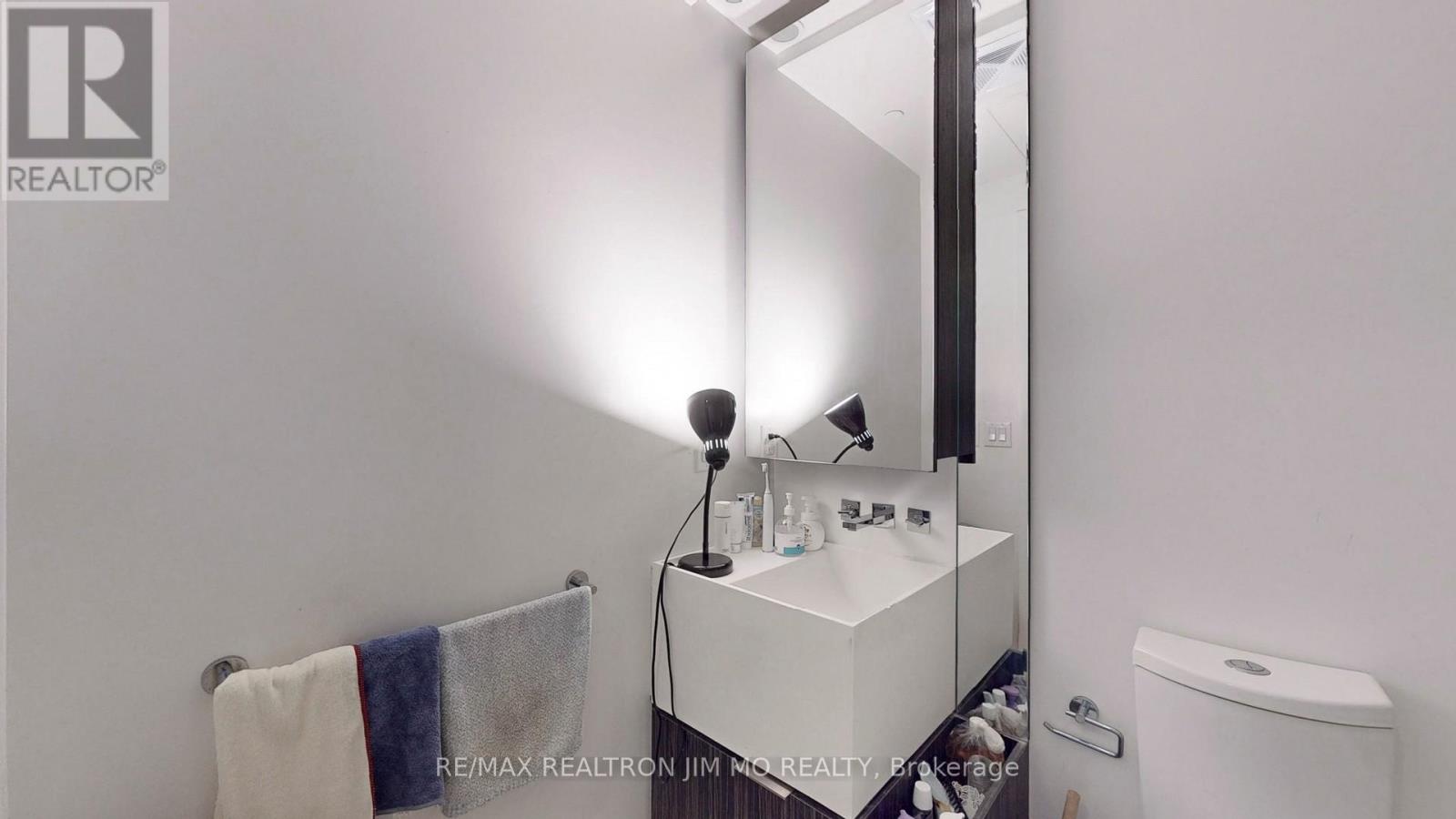 1712 - 1 Bloor Street E, Toronto, Ontario  M4W 1A9 - Photo 17 - C12675894