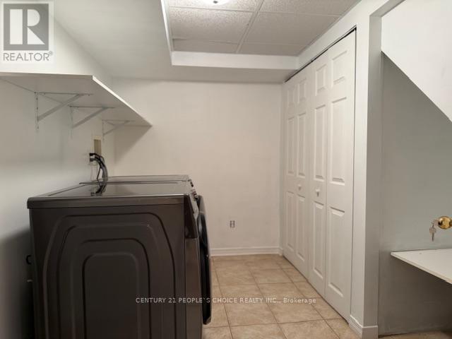 2944 Westbury Court S, Mississauga, Ontario  L5M 6B2 - Photo 23 - W12751624