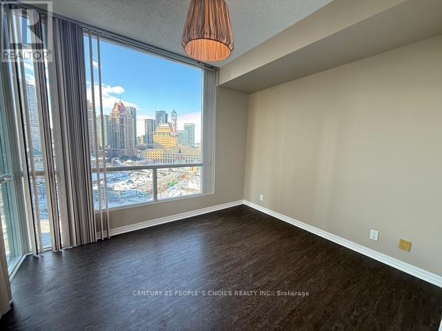 1409 - 3939 Duke Of York Boulevard, Mississauga, Ontario  L5B 4N2 - Photo 5 - W12751654