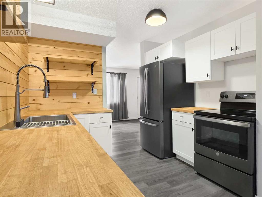 47 97 Avenue, Grande Cache, Alberta  T0E 0Y0 - Photo 3 - A2273972