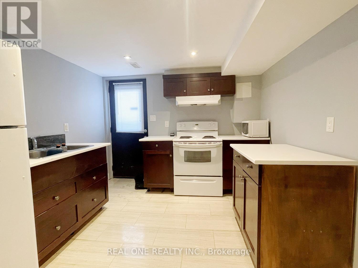 Basement - 1074 Upper Sherman Avenue, Hamilton, Ontario  L8V 3N5 - Photo 3 - X12746768