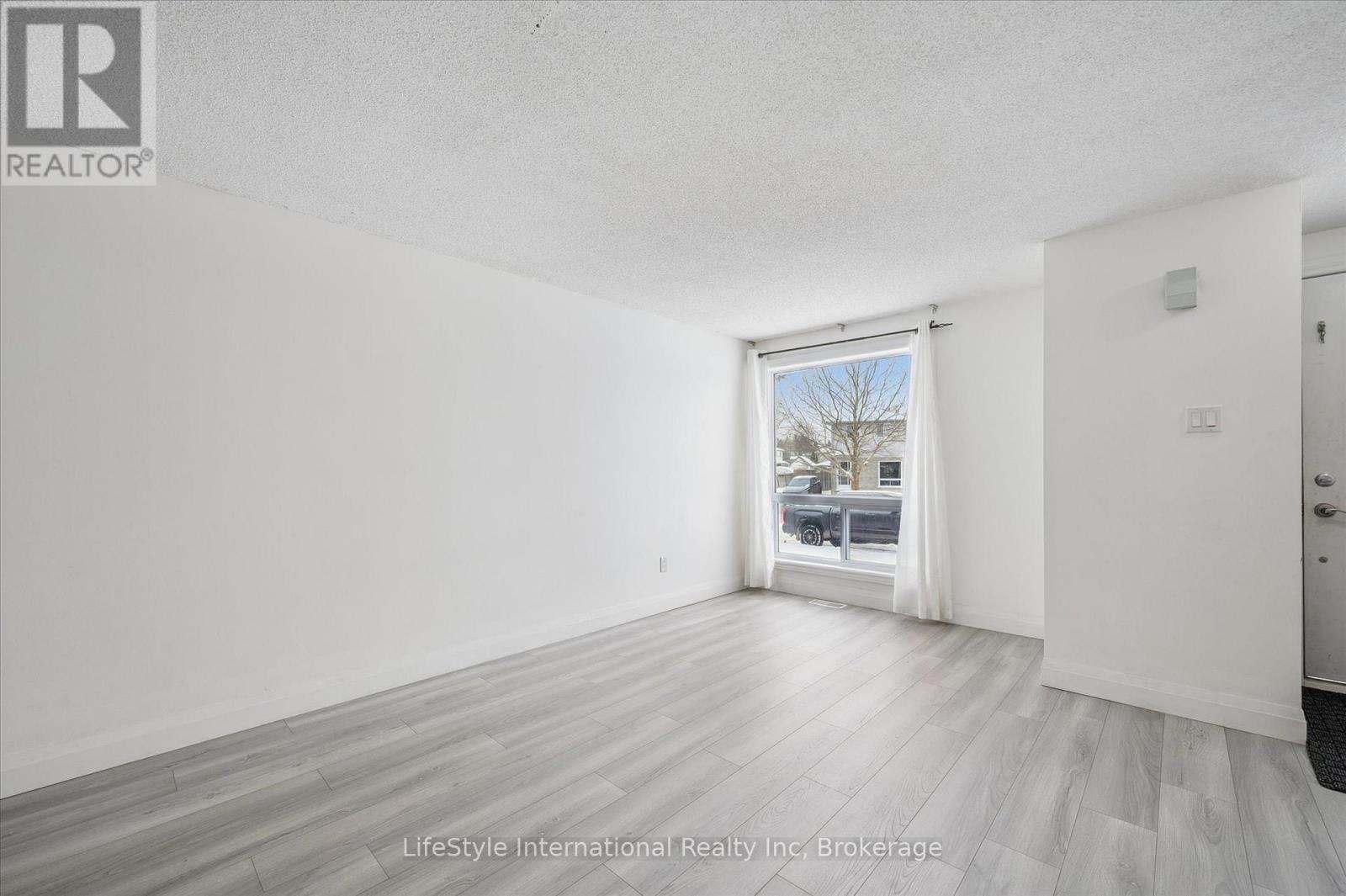 5 Troy Crescent, Guelph, Ontario  N1E 6W7 - Photo 8 - X12751660