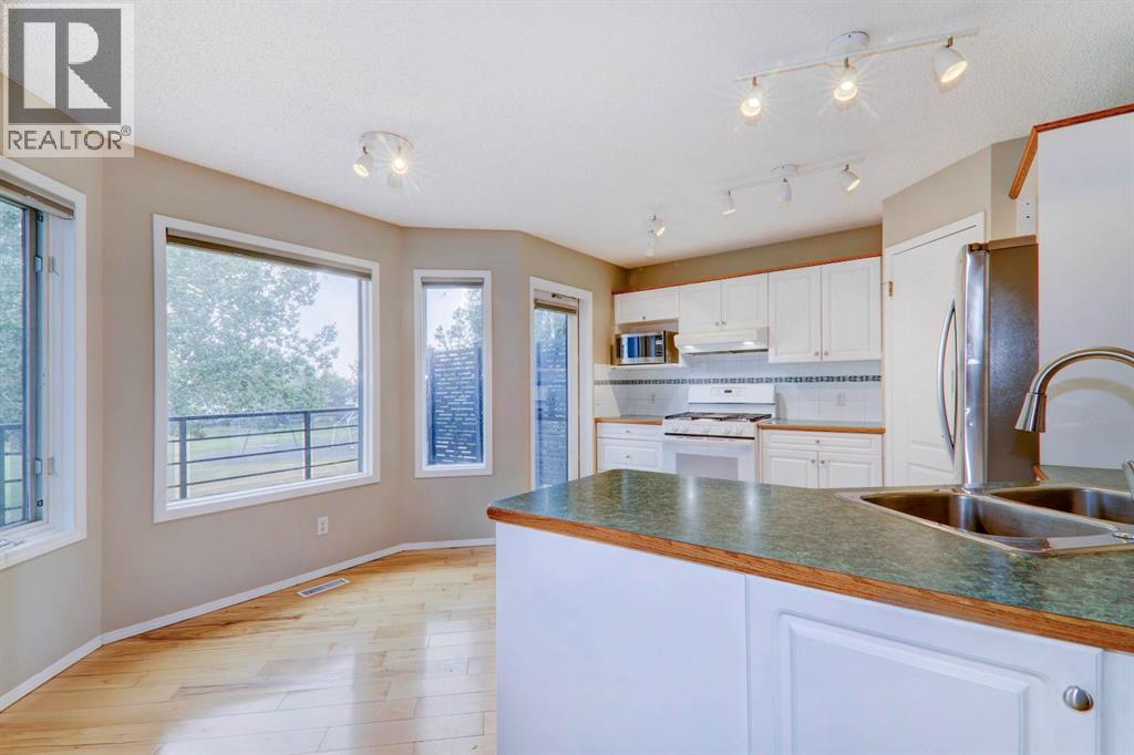 435 Douglas Ridge Mews Se, Calgary, Alberta  T2Z 2M4 - Photo 10 - A2262784
