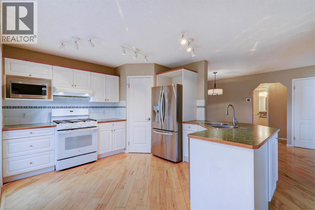 435 Douglas Ridge Mews Se, Calgary, Alberta  T2Z 2M4 - Photo 14 - A2262784