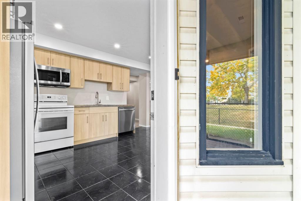 435 Douglas Ridge Mews Se, Calgary, Alberta  T2Z 2M4 - Photo 31 - A2262784