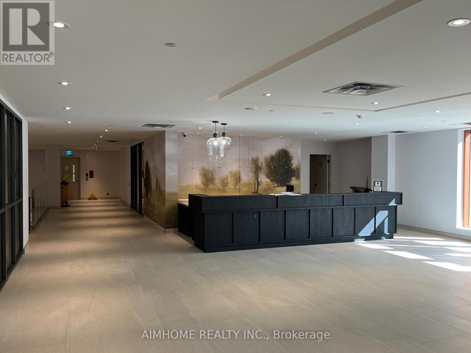 702 - 8 Beverley Glen Boulevard, Vaughan, Ontario  L4J 0L5 - Photo 4 - N12751682