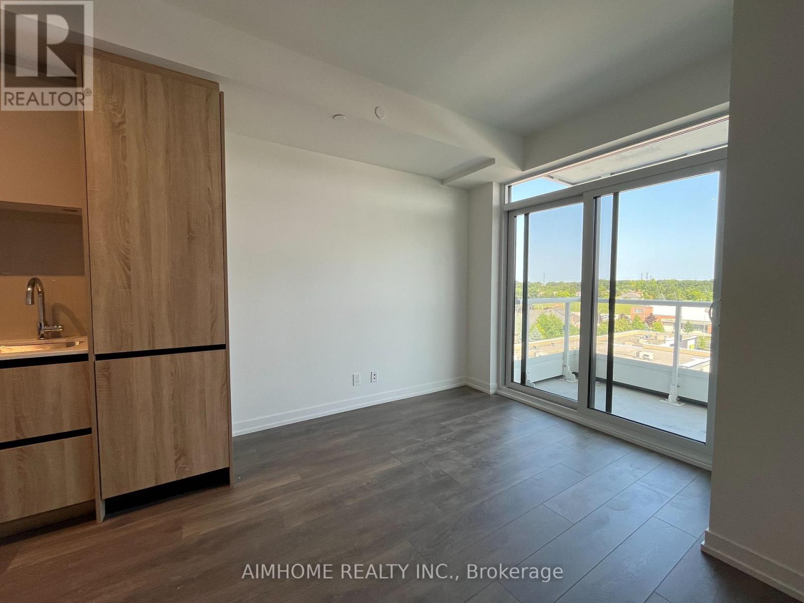 702 - 8 Beverley Glen Boulevard, Vaughan, Ontario  L4J 0L5 - Photo 8 - N12751682