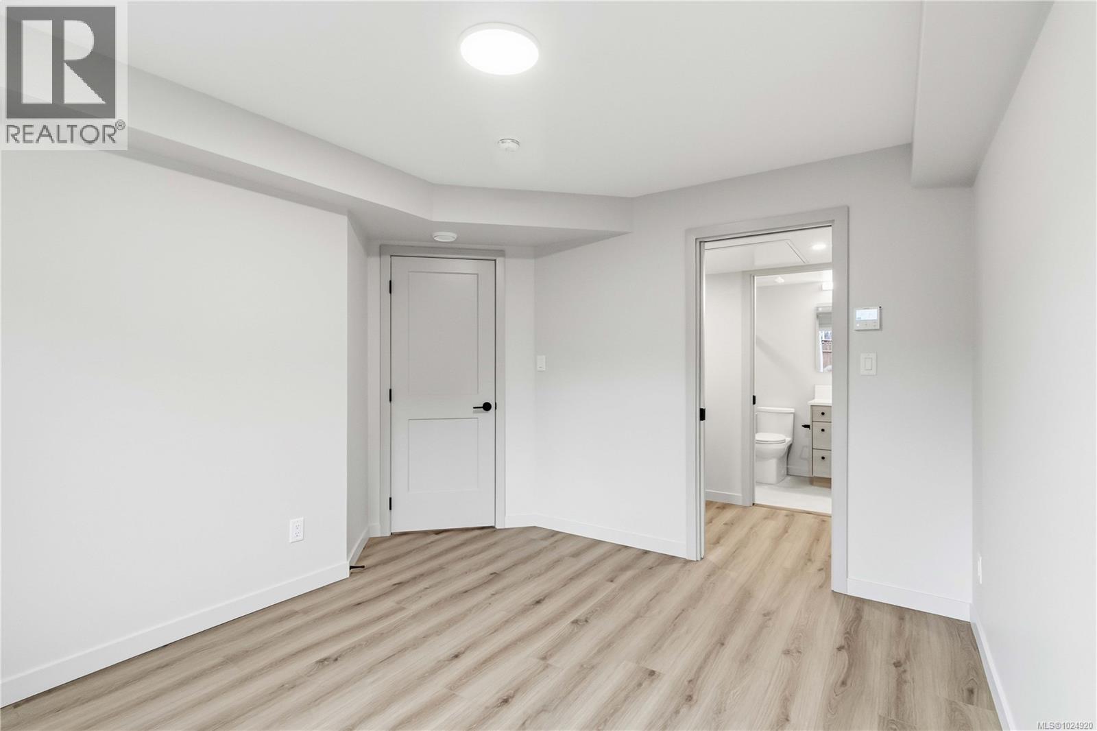 1 1789 Emerson St, Victoria, British Columbia  V8R 2C2 - Photo 13 - 1024920