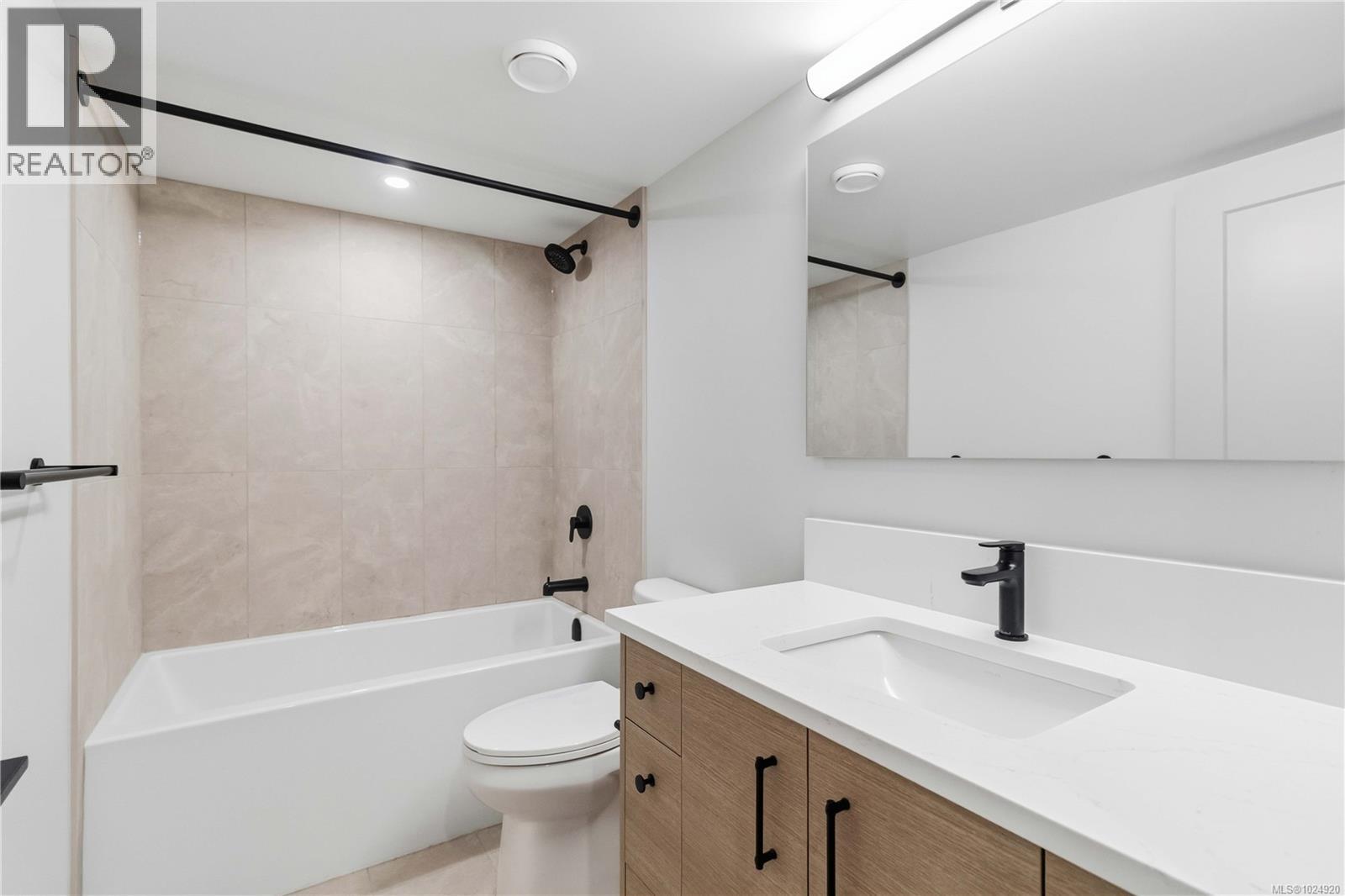 1 1789 Emerson St, Victoria, British Columbia  V8R 2C2 - Photo 8 - 1024920