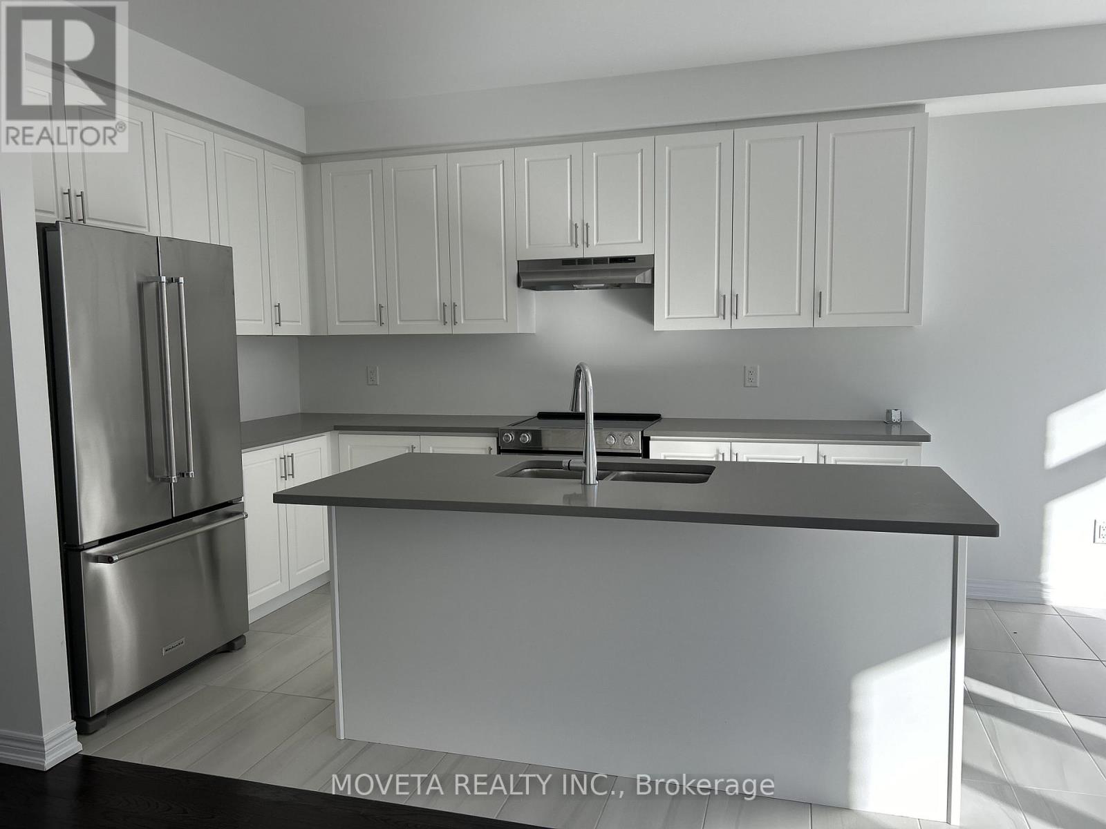 19 Milady Crescent, Barrie, Ontario  L9J 0X3 - Photo 5 - S12751662