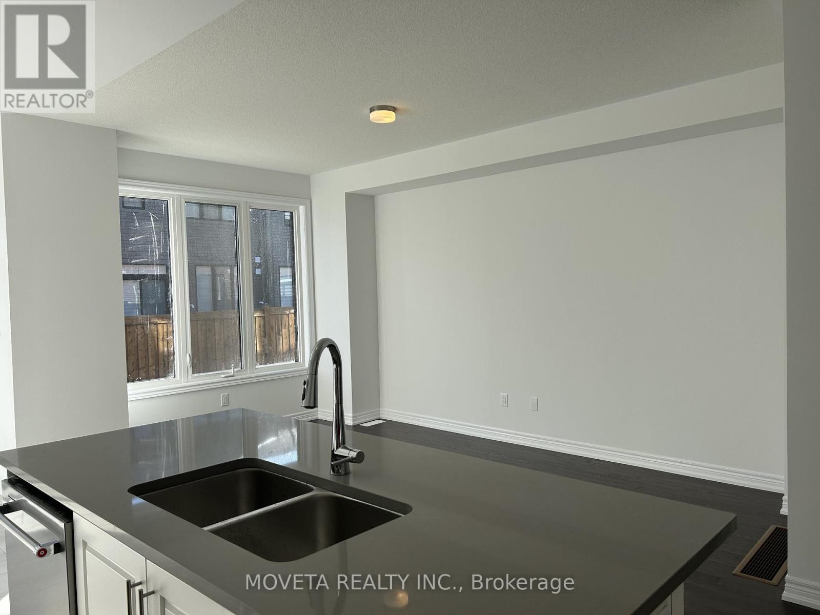 19 Milady Crescent, Barrie, Ontario  L9J 0X3 - Photo 8 - S12751662