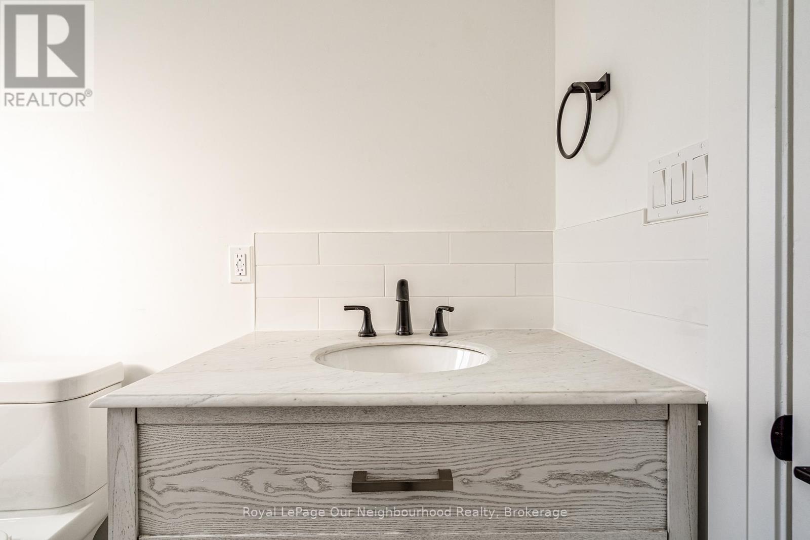 1352 Highway 8-Main Expressway, Hamilton, Ontario  L8E 5K6 - Photo 8 - X12751696