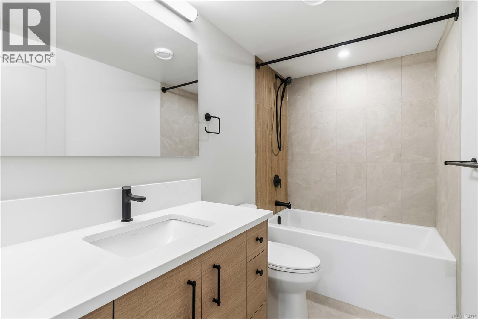 4 1789 Emerson St, Victoria, British Columbia  V8R 2C2 - Photo 10 - 1024775