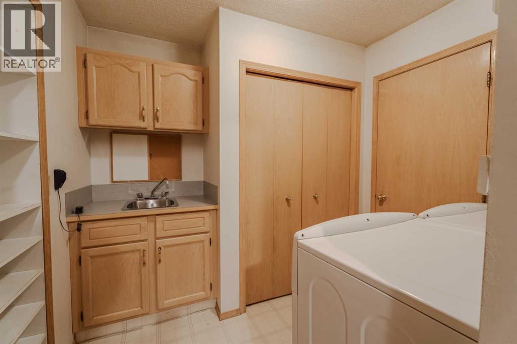 135 Canterbury Court Sw, Calgary, Alberta  T2W 6C1 - Photo 19 - A2261577