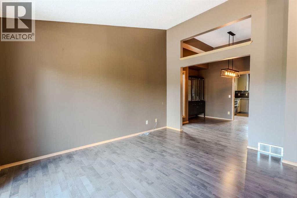 135 Canterbury Court Sw, Calgary, Alberta  T2W 6C1 - Photo 3 - A2261577