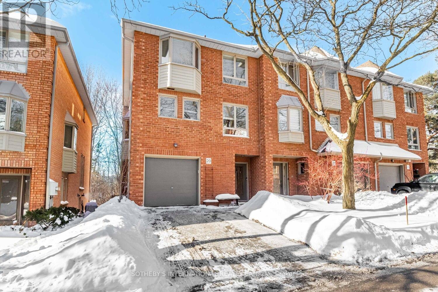 20 - 125 Weldrick Road W, Richmond Hill, Ontario  L4C 3V2 - Photo 2 - N12751738