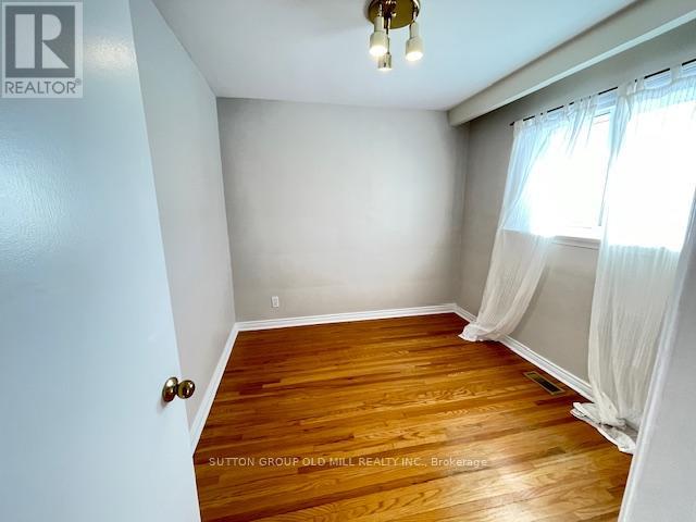 37 Tapley Drive, Toronto (Willowridge-Martingrove-Richview), Ontario  M9R 3P2 - Photo 11 - W12751688