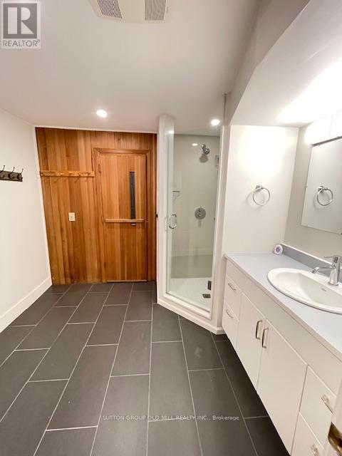 37 Tapley Drive, Toronto (Willowridge-Martingrove-Richview), Ontario  M9R 3P2 - Photo 15 - W12751688