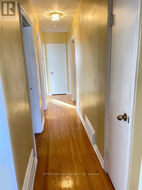 37 Tapley Drive, Toronto (Willowridge-Martingrove-Richview), Ontario  M9R 3P2 - Photo 5 - W12751688