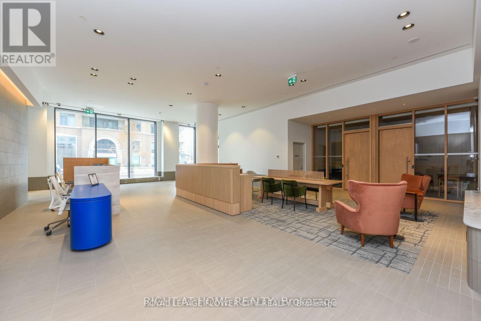 3203 - 395 Square One Drive, Mississauga, Ontario  L5B 0P6 - Photo 5 - W12751692