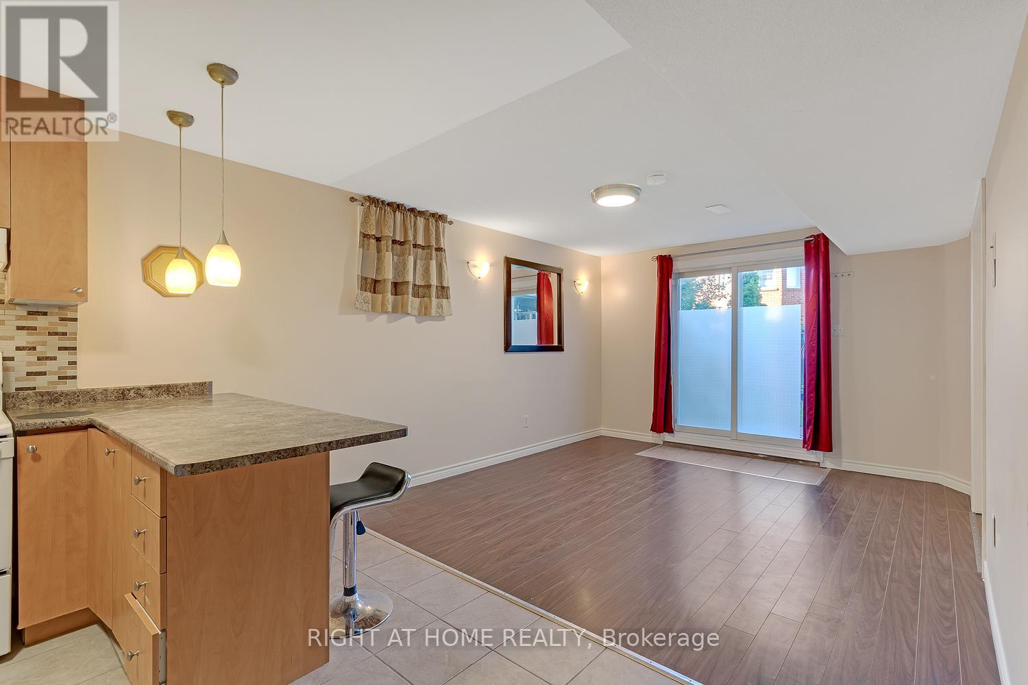 5268 Floral Hill Crescent, Mississauga, Ontario  L5V 1V4 - Photo 5 - W12751732