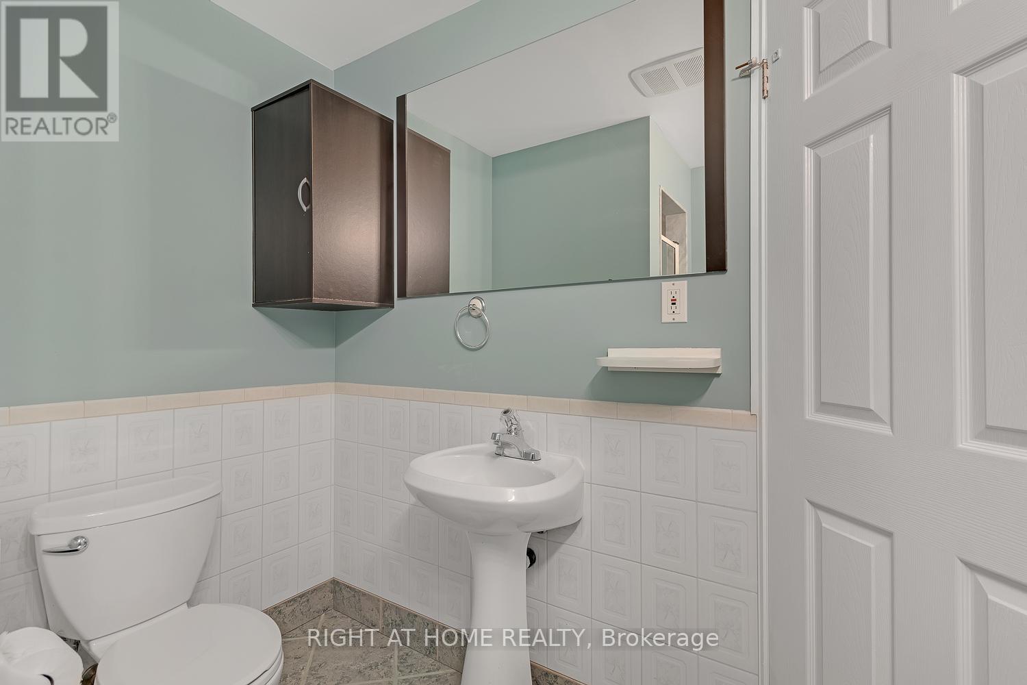 5268 Floral Hill Crescent, Mississauga, Ontario  L5V 1V4 - Photo 8 - W12751732