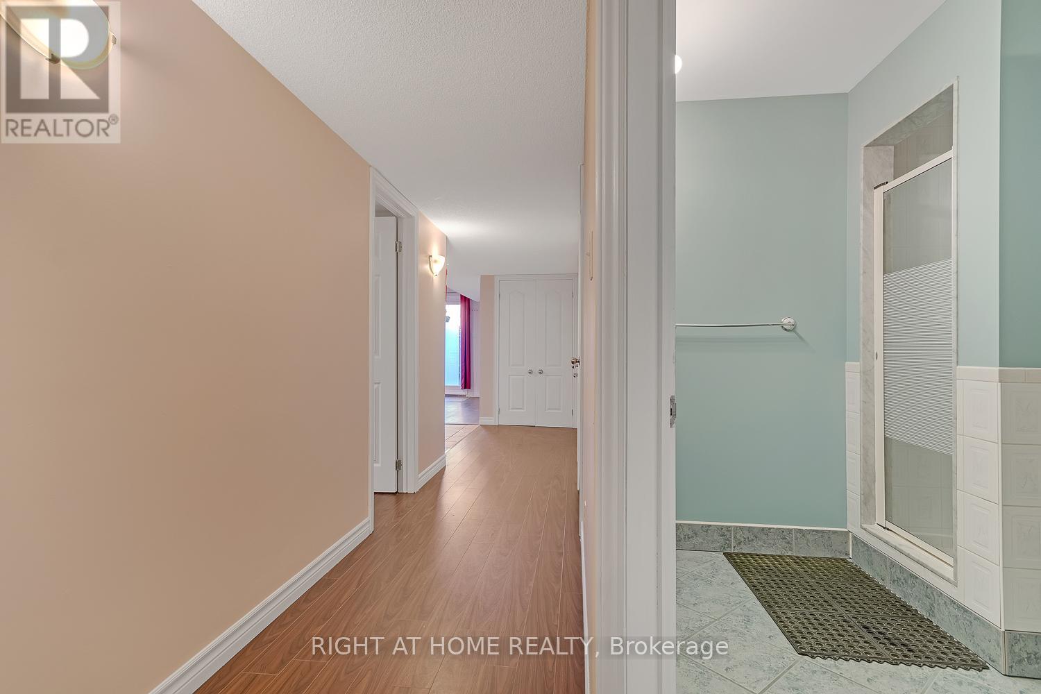 5268 Floral Hill Crescent, Mississauga, Ontario  L5V 1V4 - Photo 9 - W12751732