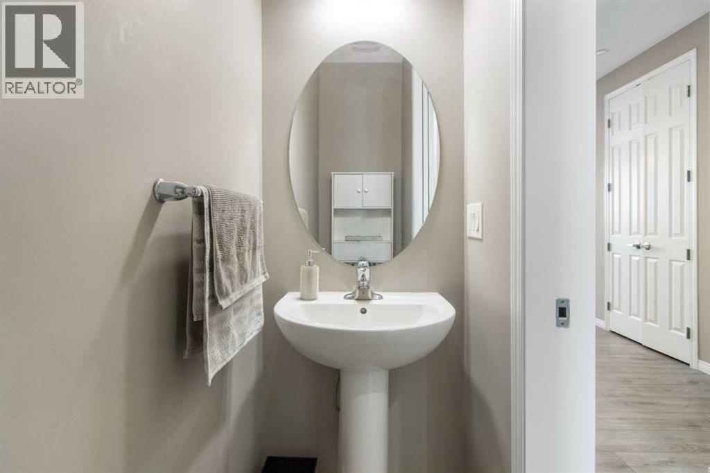 17 Carrington Manor Nw, Calgary, Alberta  T3P 0Z2 - Photo 5 - A2281428