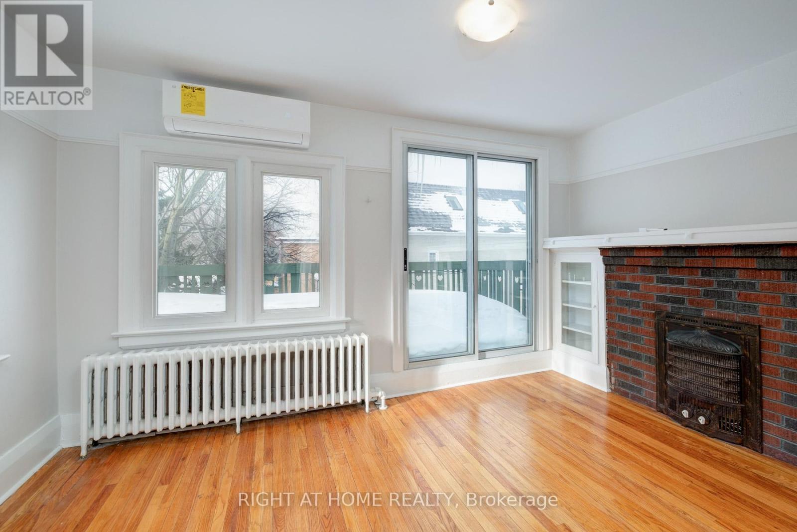 Upper - 756 Coxwell Avenue, Toronto, Ontario  M4C 3C4 - Photo 5 - E12751678