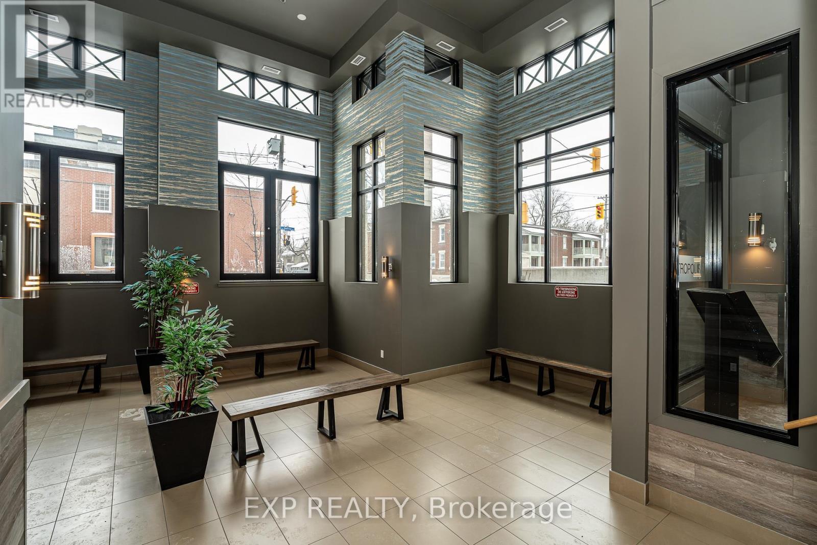 104 - 429 Kent Street W, Ottawa, Ontario  K2P 1B5 - Photo 3 - X12751746