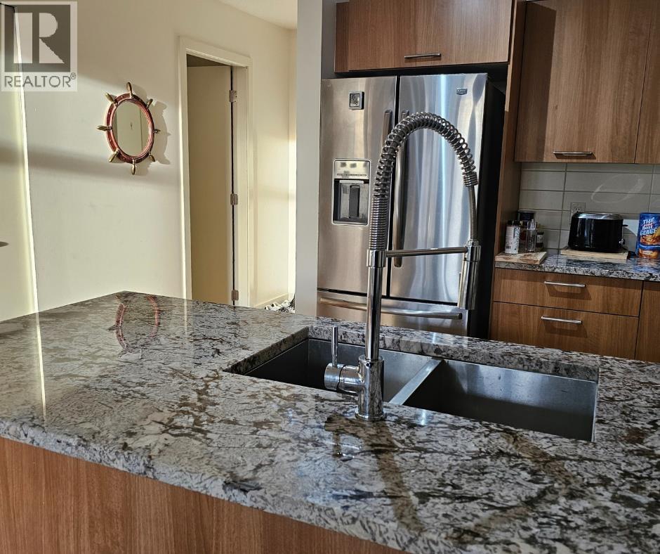 306 5682 Wharf Avenue, Sechelt, British Columbia  V7Z 0J3 - Photo 2 - R3085887