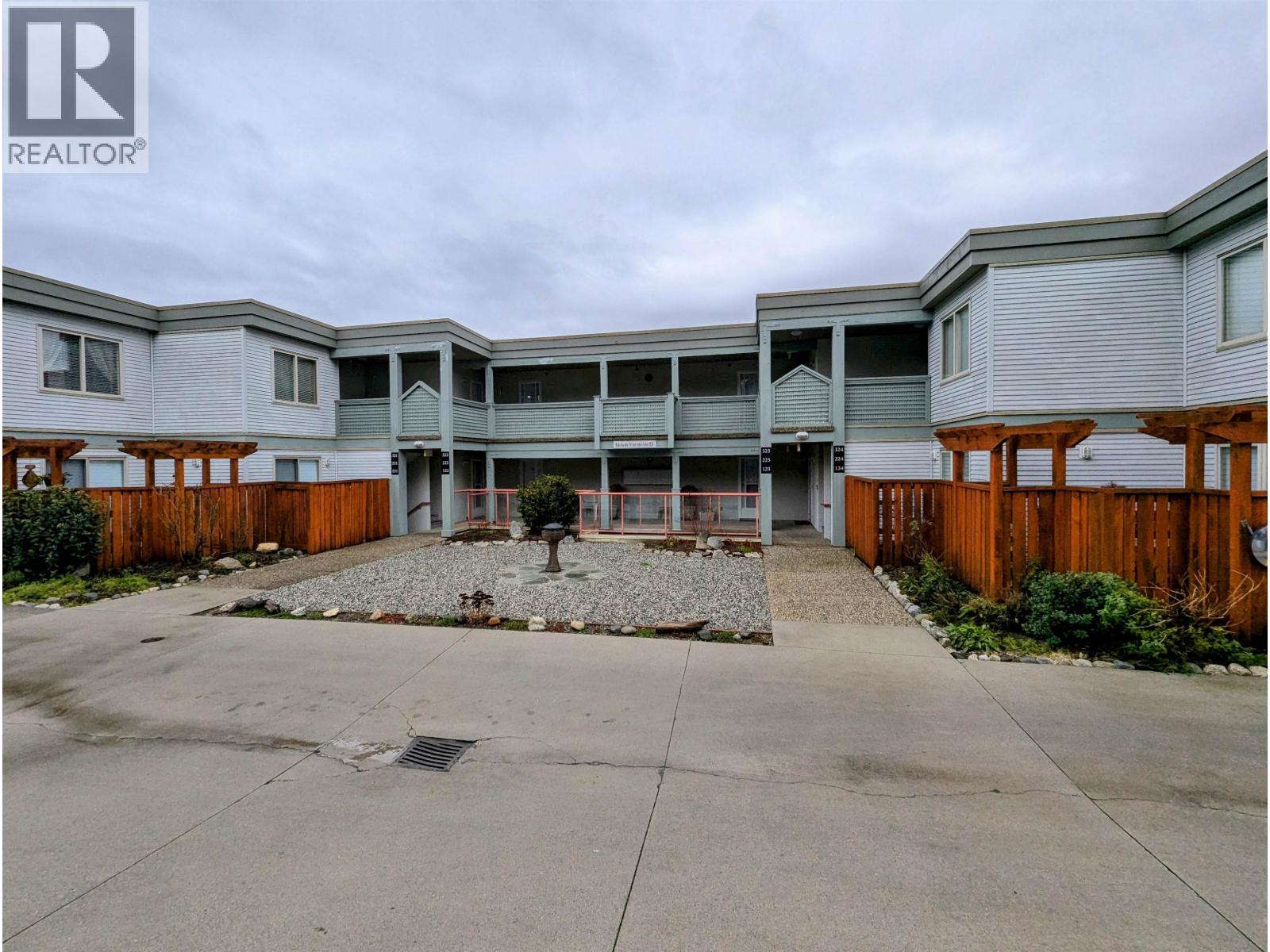 322 5780 Trail Avenue, Sechelt, British Columbia  V7Z 0K5 - Photo 1 - R3085888