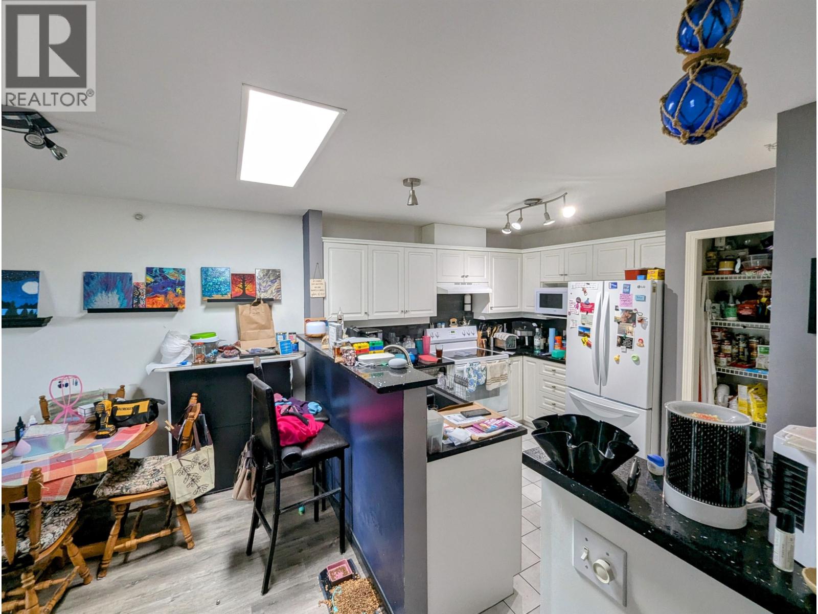 322 5780 Trail Avenue, Sechelt, British Columbia  V7Z 0K5 - Photo 3 - R3085888