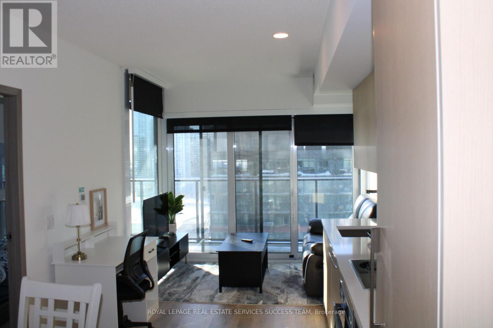 1812 - 3 Concord Cityplace Way, Toronto, Ontario  M5V 0X4 - Photo 8 - C12751748