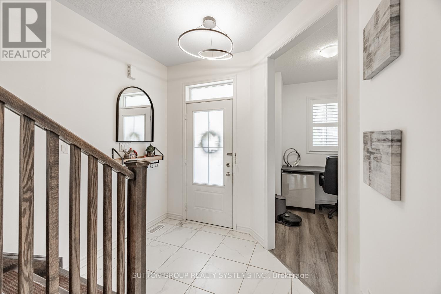 966 Cherry Court, Milton, Ontario  L9E 1P8 - Photo 3 - W12751744