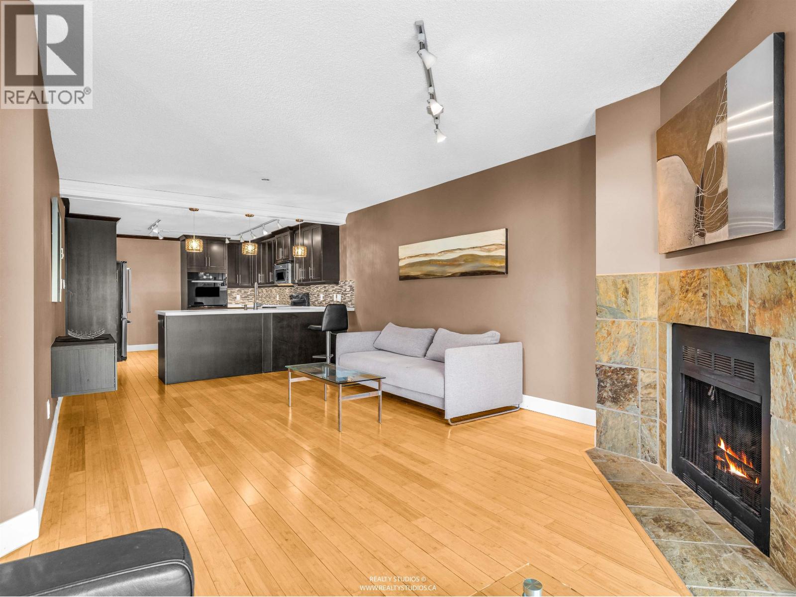 203 4323 Gallant Avenue, North Vancouver, British Columbia  V7G 2C1 - Photo 6 - R3085281