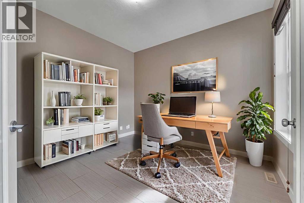 204 Sunset View, Cochrane, Alberta  T4C 0E9 - Photo 10 - A2268934