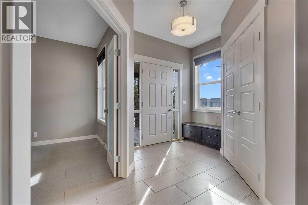 204 Sunset View, Cochrane, Alberta  T4C 0E9 - Photo 9 - A2268934