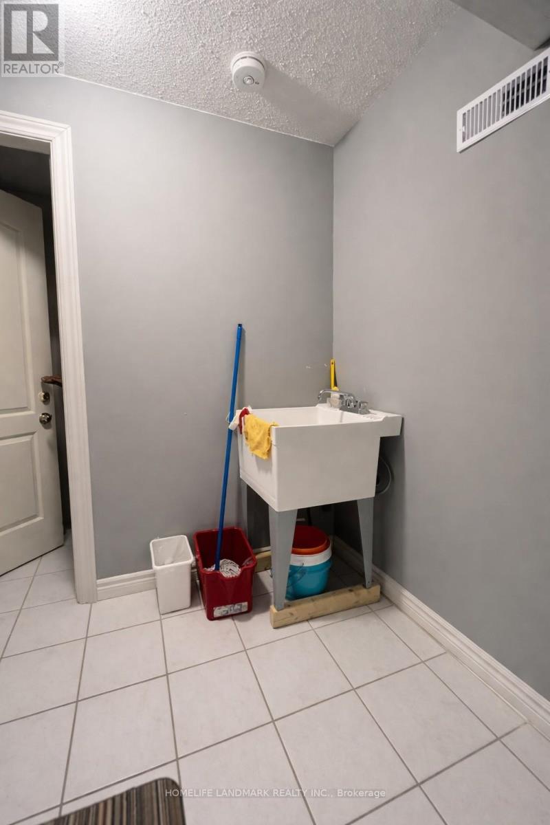 Basement - 19 Dovesong Drive W, Brampton, Ontario  L6R 1V9 - Photo 7 - W12751592