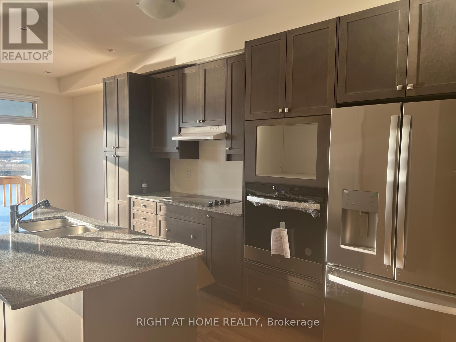 1205 Rexton Drive, Oshawa, Ontario  L1L 0T3 - Photo 4 - E12751764