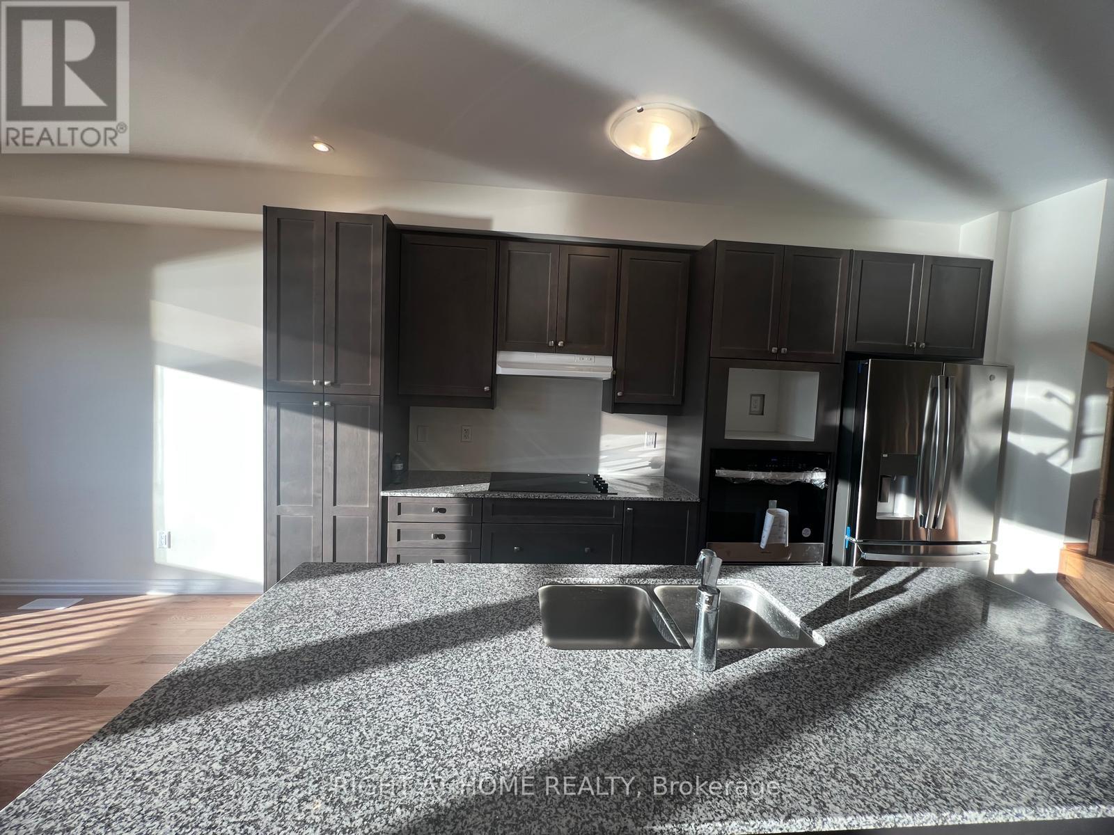 1205 Rexton Drive, Oshawa, Ontario  L1L 0T3 - Photo 5 - E12751764