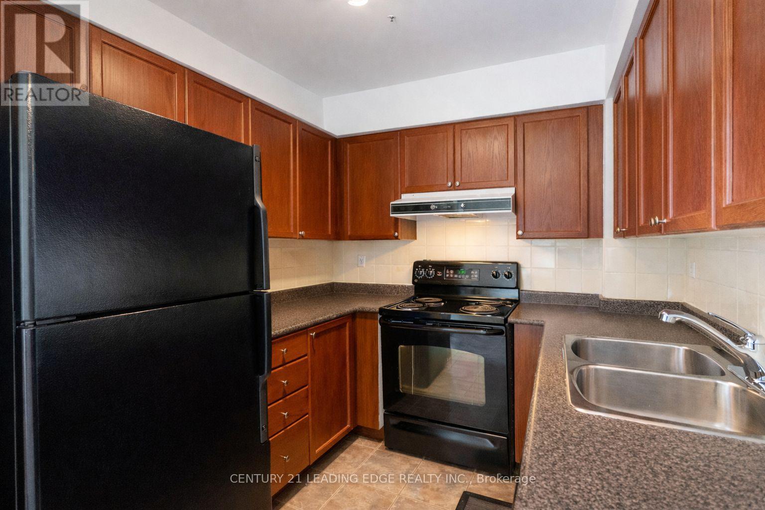 1011 - 11 Oneida Crescent, Richmond Hill, Ontario  L4B 0A1 - Photo 9 - N12751786