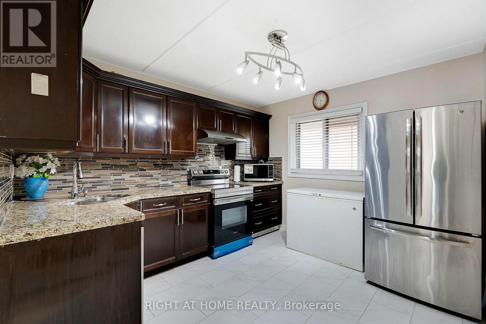 154 - 180 Mississauga Valley Boulevard, Mississauga, Ontario  L5A 3M2 - Photo 10 - W12751768